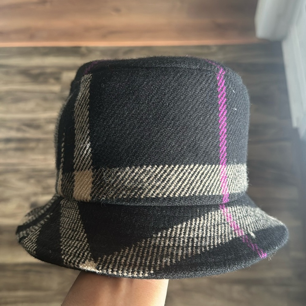 Authentic Burberry Wool Bucket Hat Black White Purple Cozy Warm Classic Pattern